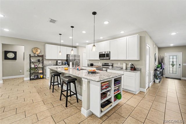 15 Lone Pine Street, Homosassa, FL 34446