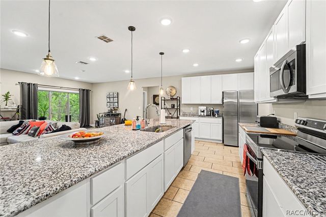 15 Lone Pine Street, Homosassa, FL 34446