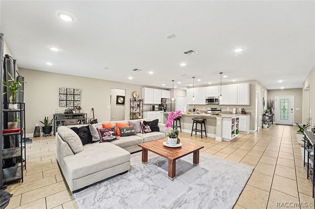 15 Lone Pine Street, Homosassa, FL 34446