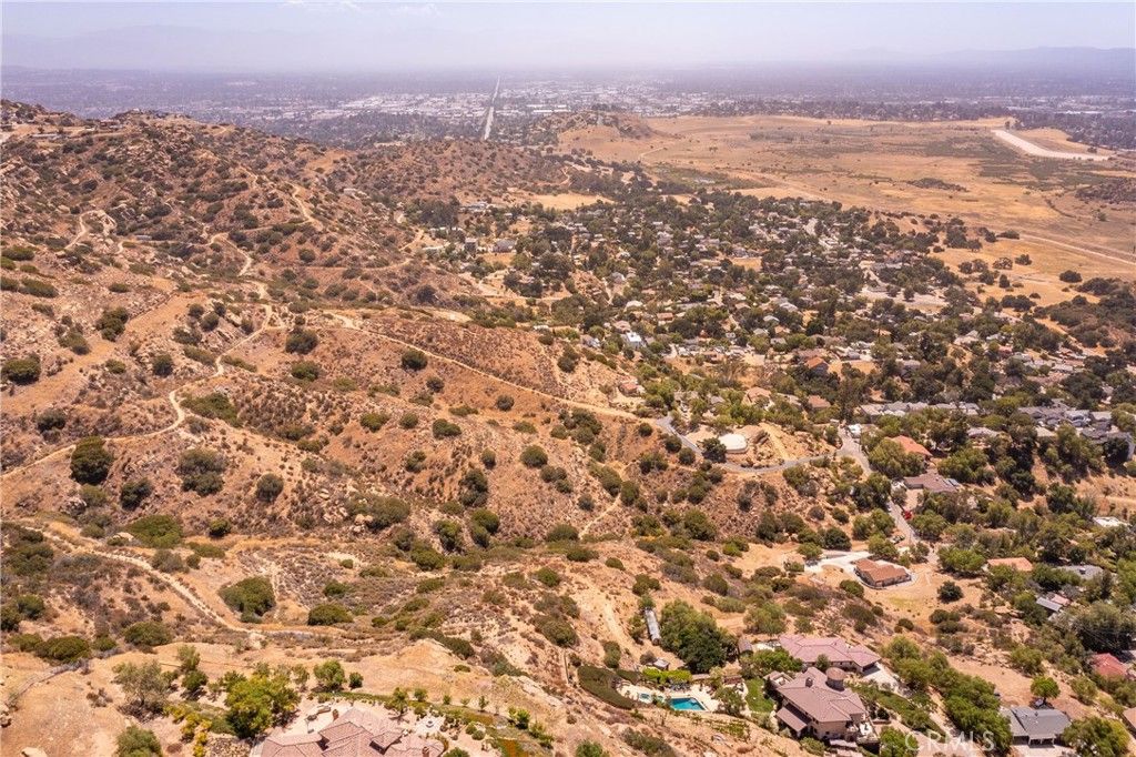 Image 3 of property listing at 7200 WEBB, Chatsworth, CA 91311