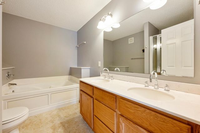 16427 Elm Creek Lane 5038, Lakeville, MN 55044