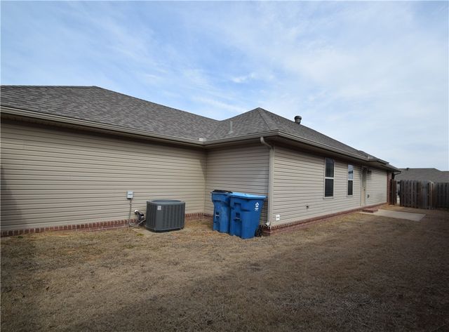 710 Willowpoint Road, Bentonville, AR 72712