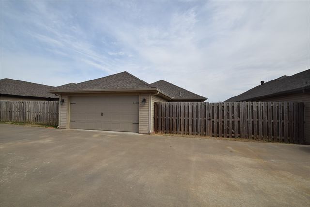 710 Willowpoint Road, Bentonville, AR 72712