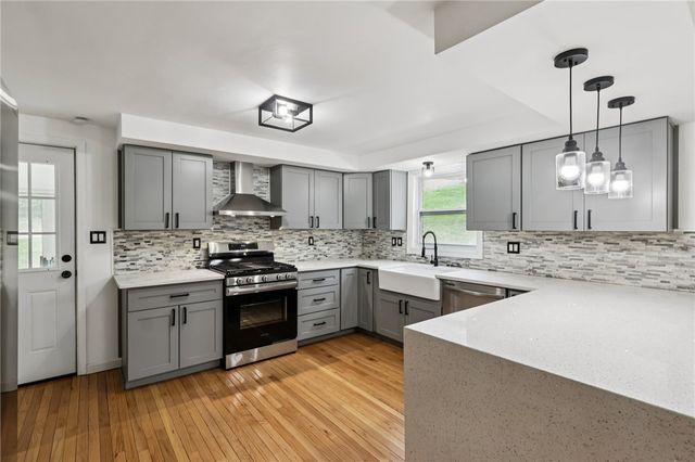 1000 Woodland Rd, Blawnox, PA 15238