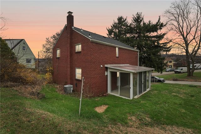 1000 Woodland Rd, Blawnox, PA 15238