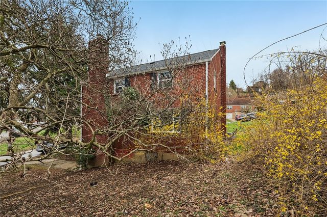 1000 Woodland Rd, Blawnox, PA 15238