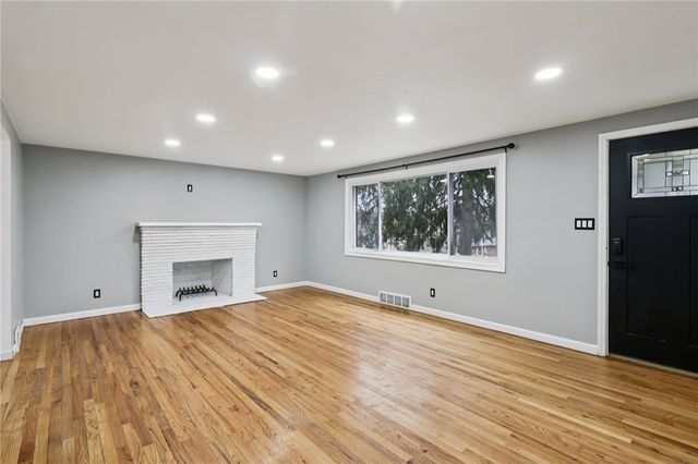 1000 Woodland Rd, Blawnox, PA 15238