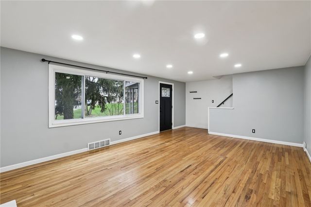 1000 Woodland Rd, Blawnox, PA 15238