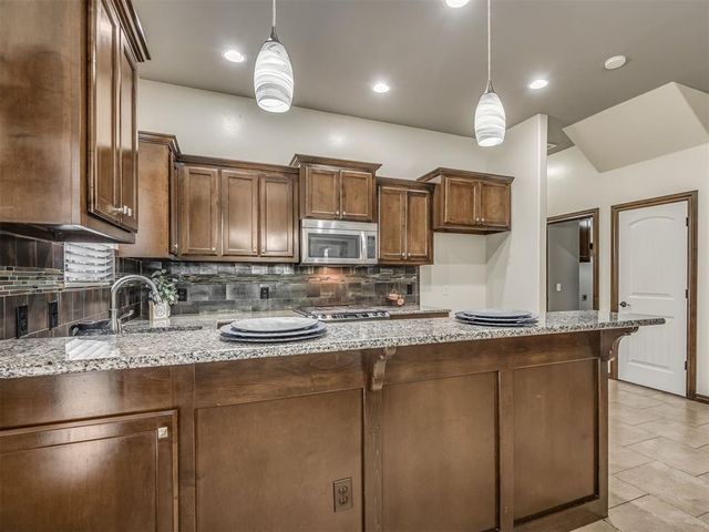 4017 Acoma Drive, Moore, OK 73160