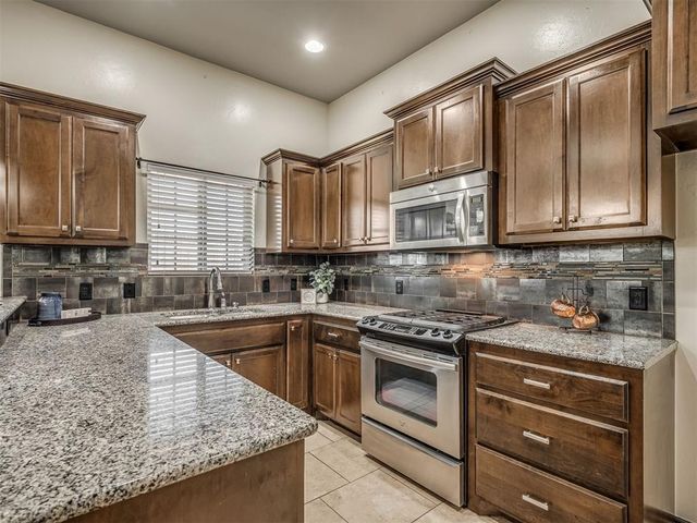 4017 Acoma Drive, Moore, OK 73160