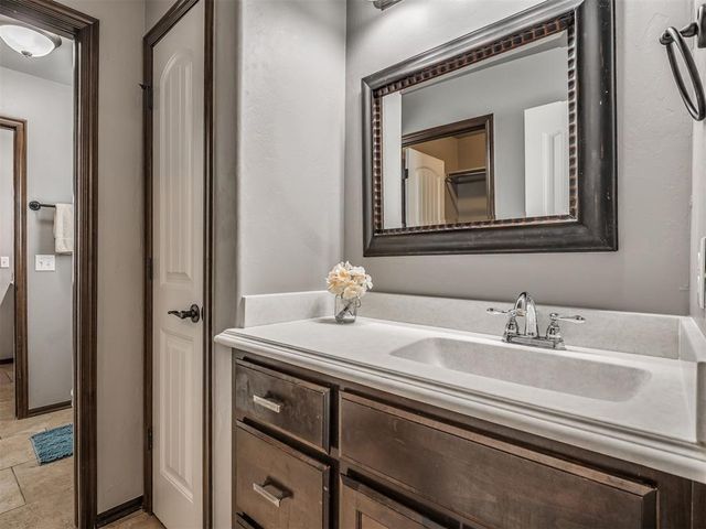 4017 Acoma Drive, Moore, OK 73160