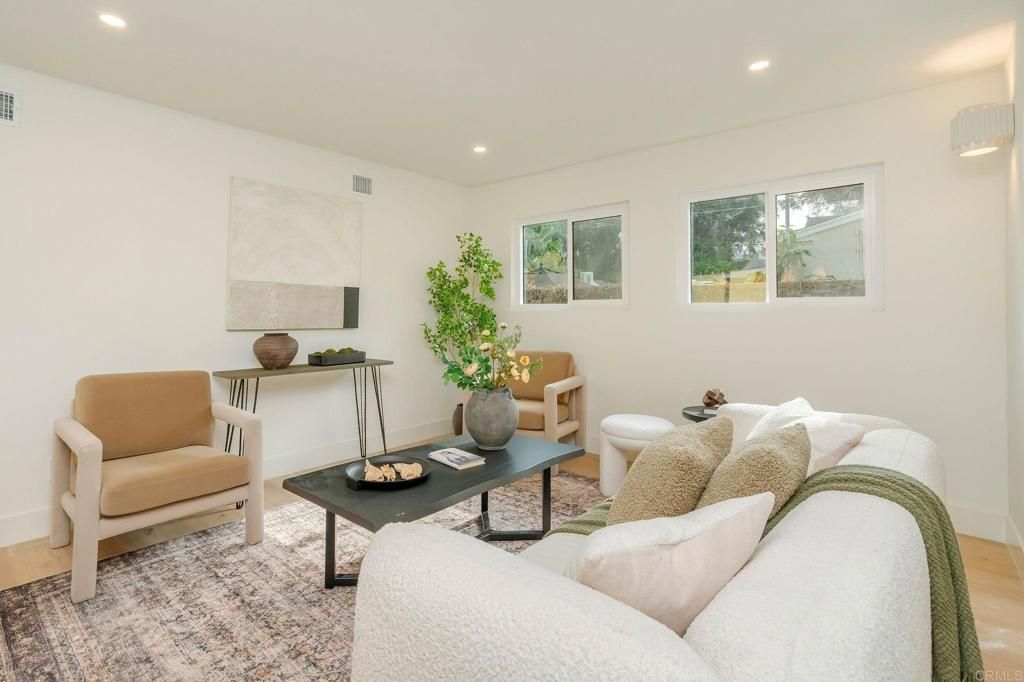 Image 11 of property listing at 4210 Alcove Ave, Studio City, CA 91604
