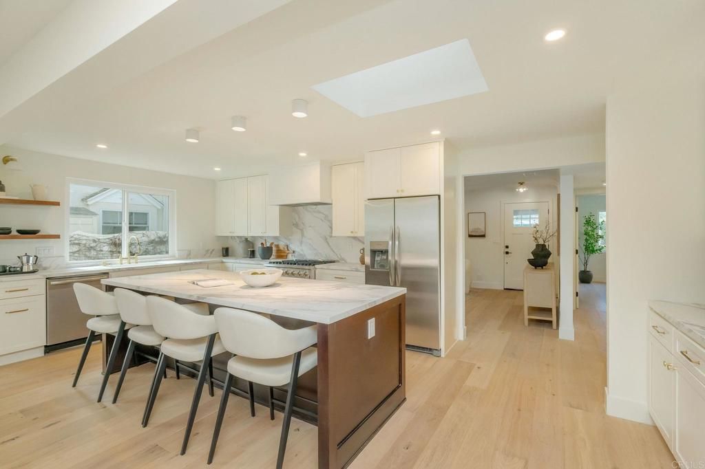 Image 12 of property listing at 4210 Alcove Ave, Studio City, CA 91604