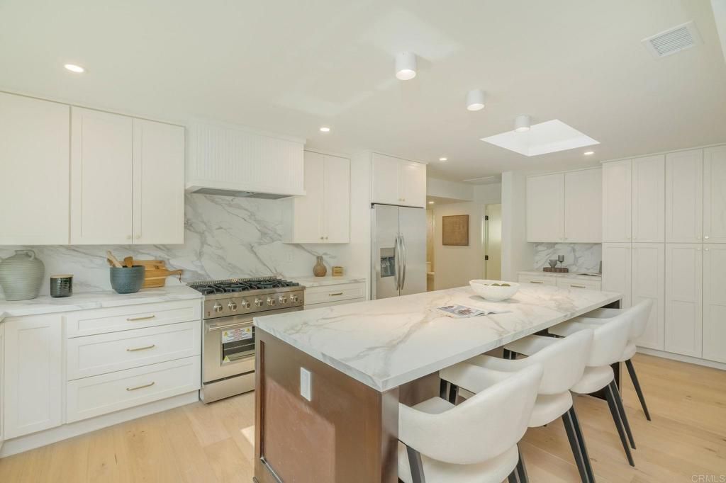 Image 15 of property listing at 4210 Alcove Ave, Studio City, CA 91604