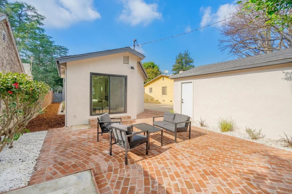 Image 25 of property listing at 4210 Alcove Ave, Studio City, CA 91604