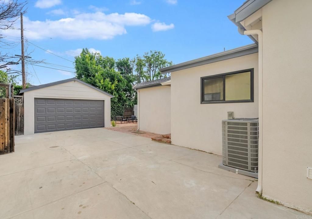 Image 26 of property listing at 4210 Alcove Ave, Studio City, CA 91604
