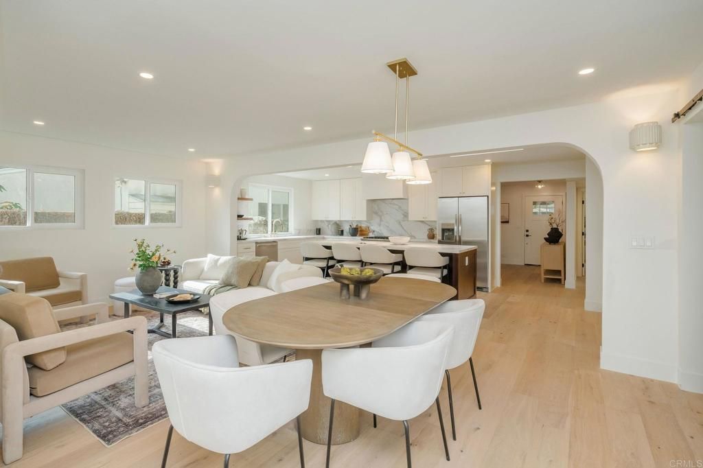 Image 9 of property listing at 4210 Alcove Ave, Studio City, CA 91604