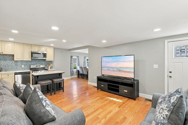 24 Lummus Ct, Lynn, MA 01904