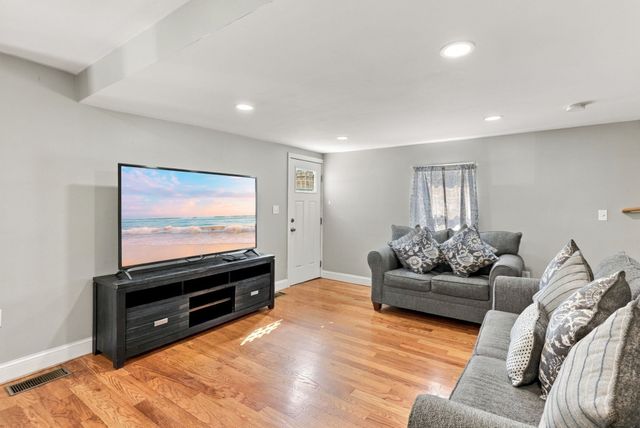 24 Lummus Ct, Lynn, MA 01904