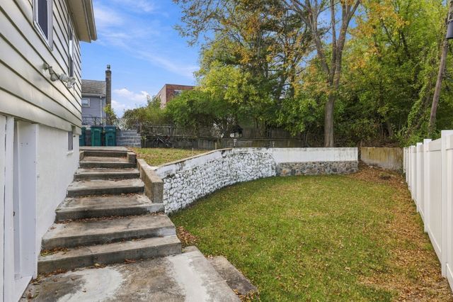 24 Lummus Ct, Lynn, MA 01904