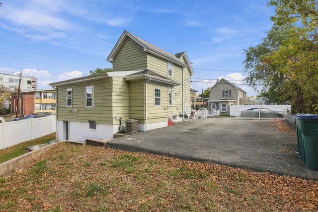 24 Lummus Ct, Lynn, MA 01904