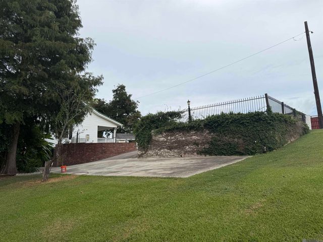 58416 Bayou Rd, Plaquemine, LA 70764