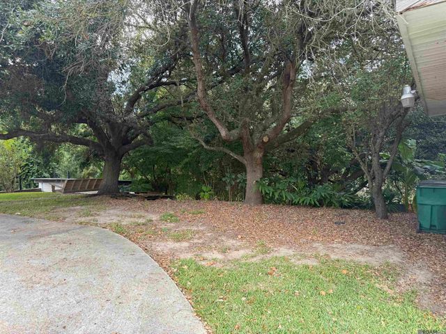 58416 Bayou Rd, Plaquemine, LA 70764