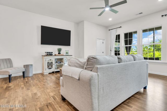 3 Raccoon Lane, Barnegat, NJ 08005