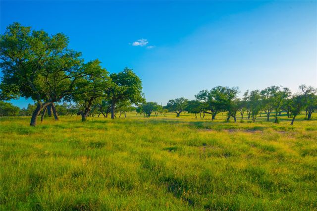 000 Rolling Oaks RNCH, Johnson City, TX 78636