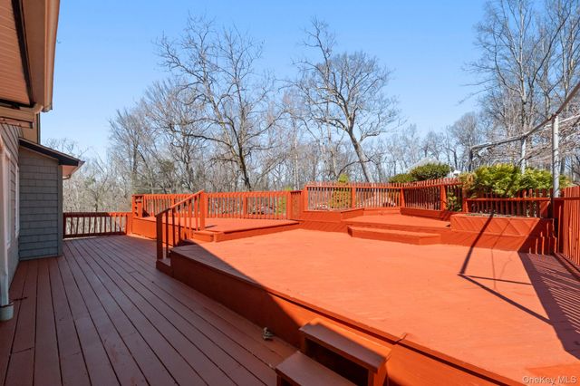 21 Jackson Road, Mahopac, NY 10541