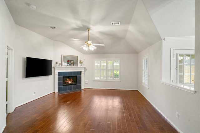 219 Spencer Landing E, La Porte, TX 77571