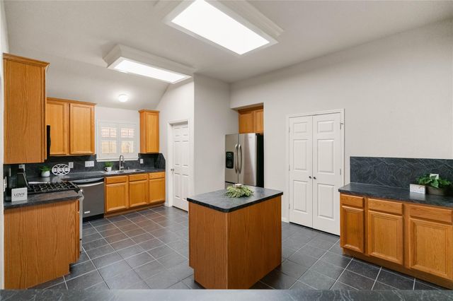 219 Spencer Landing E, La Porte, TX 77571