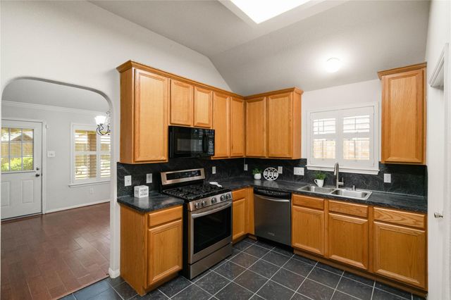 219 Spencer Landing E, La Porte, TX 77571