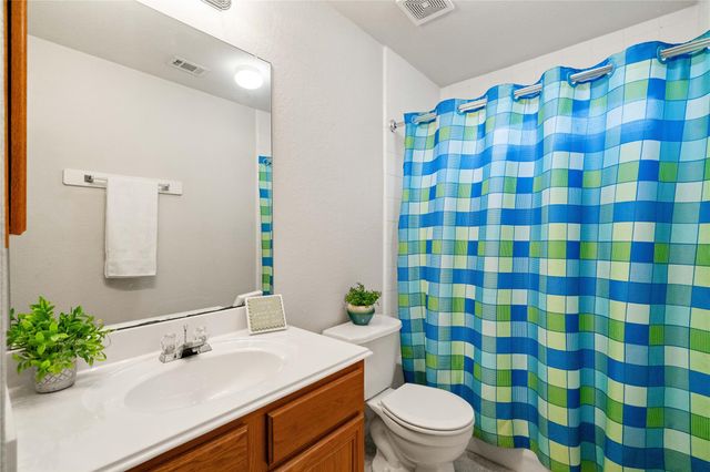 219 Spencer Landing E, La Porte, TX 77571