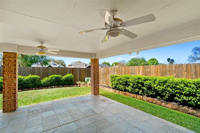 219 Spencer Landing E, La Porte, TX 77571