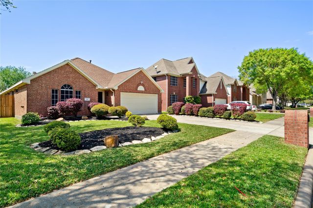 219 Spencer Landing E, La Porte, TX 77571