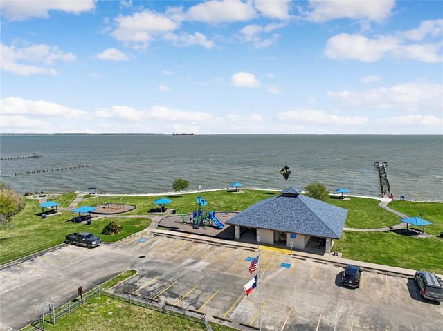 219 Spencer Landing E, La Porte, TX 77571