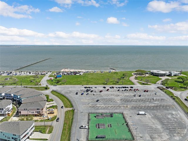 219 Spencer Landing E, La Porte, TX 77571