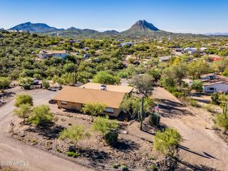 2333 W BLACK CANYON Drive, New River, AZ 85087