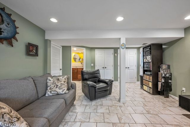 115 Claremont Ter, Wayne Twp., NJ 07470