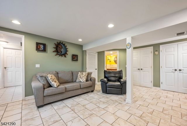 115 Claremont Ter, Wayne Twp., NJ 07470