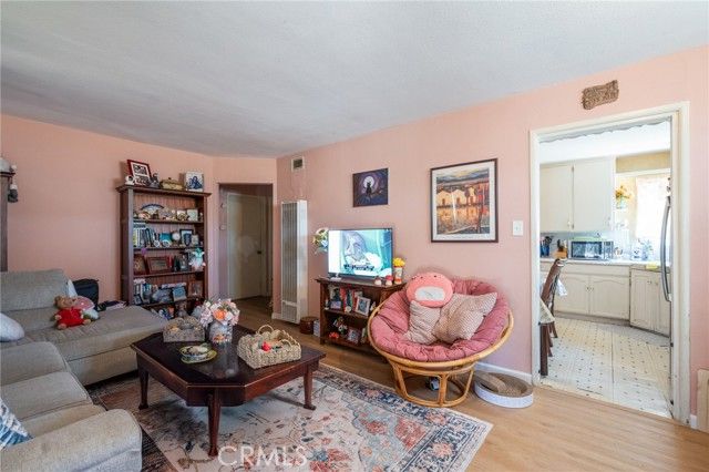 536 E El Segundo, Compton, CA 90222