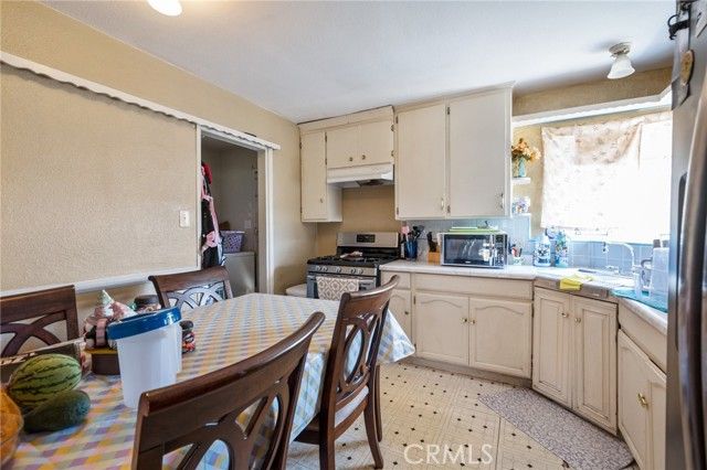 536 E El Segundo, Compton, CA 90222