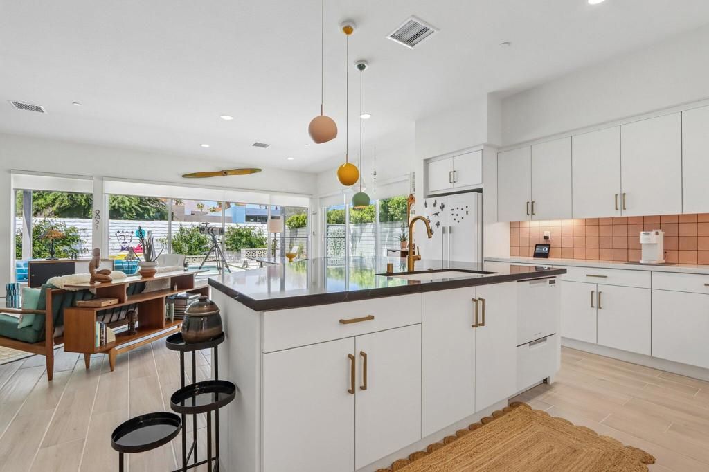 Image 13 of property listing at 3735 Taylor Drive, Palm Springs, CA 92262