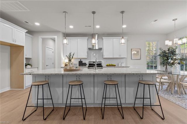 1920 Lancing Crest LN, Chesapeake, VA 23323