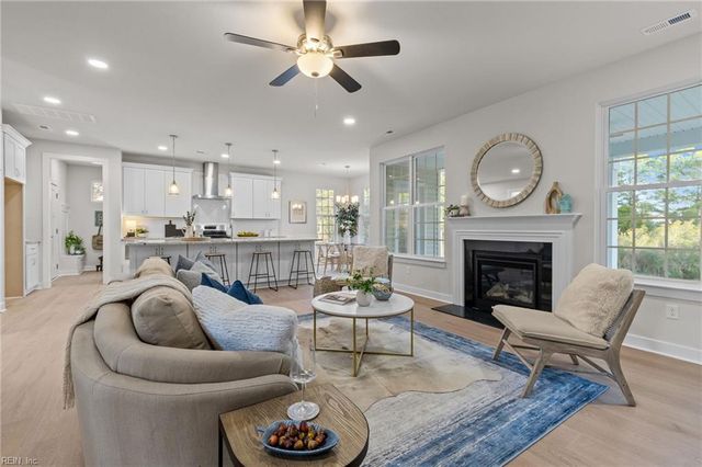 1920 Lancing Crest LN, Chesapeake, VA 23323