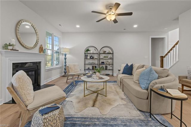 1920 Lancing Crest LN, Chesapeake, VA 23323