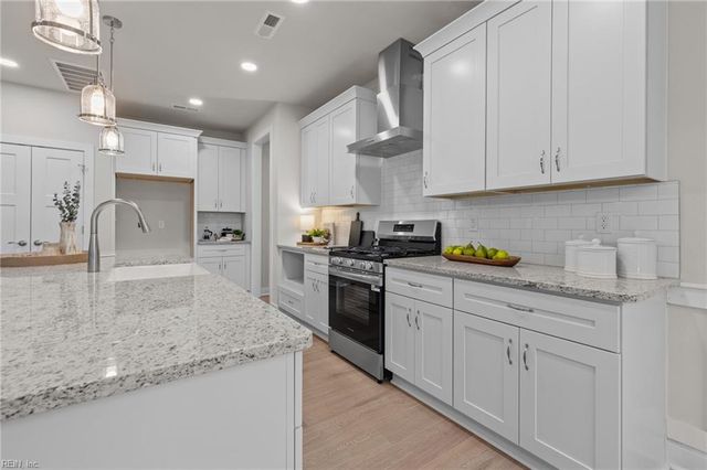 1920 Lancing Crest LN, Chesapeake, VA 23323