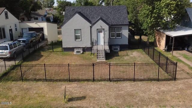 208 4th Avenue NE, Watford City, ND 58854 property photo