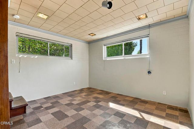 822 Salisbury Road, La Canada Flintridge, CA 91011